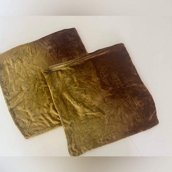 Pier 1 Moss Green Ombre Velvet Set Of Two Matching Throw Pillow Cases 16'x16" - Picture 2 of 7